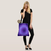Tote Bag Mandala violet de gradient (Sur le modèle)