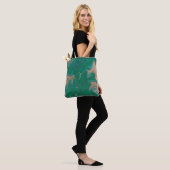 Tote Bag Marble Forms – Green & Gold Natural Flow (Sur le modèle)