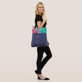 Tote Bag Marbre rose et vert et denim (Sur le modèle)