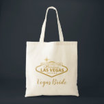 Tote Bag Mariage à Vegas Bridal Party<br><div class="desc">Mariage d'or personnalisé dans Fabulous Las Vegas signe sur un sac fourre-tout est la femme de chambre d'hôte parfaite ou Vegas destination bachelorette faveur ou sac d'hôtel d'invité mariage. Customisez avec une tribu de mariées ou un surnom de servante,  le nom complet ou la date du parti.</div>