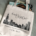 Tote Bag Mariage du Bachelorat de Chicago City Skyline<br><div class="desc">Les sacs fourre-tout de fin de semaine de la bachelorette 'Girls' Night Out' sont dotés d'un skyline de ville de style Art déco de Chicago avec un texte personnalisé qui peut être personnalisé pour l'événement.</div>