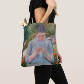 Tote Bag Mary Cassatt - Fille couture dans un jardin (De près)