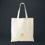 Tote Bag Masculine blanc et or domestique personnalisée<br><div class="desc">Ajoutez une touche personnelle à votre mariage avec un sac fourre-tout de femme de chambre personnalisée. Ce sac fourre-tout présente un monogramme blanc en cercle or avec nom et titre en or style de police professionnelle sur arrière - plan blanc. Aussi parfait pour femme de ménage d'honneur, fille de fleurs...</div>