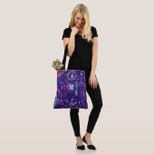 Tote Bag Maximalist Abstract on Purple (Sur le modèle)