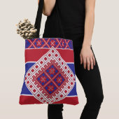 Tote Bag Médaillon d'art populaire letton rouge et bleu géo (De près)
