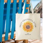 Tote Bag Meilleure grand-mère<br><div class="desc">Ce sac fourre-tout floral dit "meilleure grand-mère jamais" en écriture élégante et présente un tournesol aquarelle dans les tons jaunes. Fait un cadeau spécial pour votre grand-mère. Facile à personnaliser. Aquarelle originale © Michele Davies.</div>