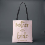 Tote Bag Mère de la mariée Gold Parties scintillant Blush P<br><div class="desc">Ce sac fourre-tout Mère de la Mariée est parfait pour les mamans fières à fourre-tout autour de tous leurs effets à la douche nuptiale ou l'événement principal. Ce sac fourre-tout rose vif présente un style de parties scintillant en faux or en lettrage sur le devant. Personnalisez ces totes avec le...</div>
