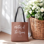 Tote Bag Mère du Groom Terracotta Brown Blanc<br><div class="desc">Mère du Sac fourre-tout Mariage Groom à Burnt Orange,  Brown et Blanc/ Terracotta. Bon pour les Mariages de Cadeaux de la demoiselle d'honneur,  Fête de la nuptiale,  Fête de baccalauréat,  Dîner de répétition. Découvrez d'autres produits avec ce design dans la collection ci-dessous.</div>