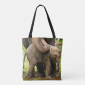 Tote Bag Mère féminine d'éléphant asiatique protégeant son (Dos)