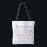 Tote Bag Mieux que vous avez été hier Citation personnalisé<br><div class="desc">La seule personne que vous devriez essayer d'être meilleur que,  est la personne que vous étiez hier. Sac fourre-tout de citation motivationnel avec typographie moderne. Personnalisez cette tasse en ajoutant des noms ou du texte court.</div>