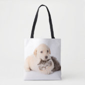 Tote Bag mignon petit chat dort dans les mains du chien (Devant)