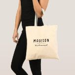 Tote Bag Minimaliste moderne | Mariage de Bridesmaid<br><div class="desc">Créez vos propres sacs fourre-tout de demoiselles d'honneur. Un design simple et moderne en noir et blanc avec calligraphie manuscrite et typographie informelle ludique pour un look minimaliste,  audacieux et cool. N'importe quelle police,  n'importe quelle couleur,  aucun minimum.</div>