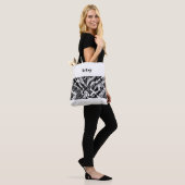 Tote Bag Monochrome : Abstrait Géométrique à Haut Contraste (Sur le modèle)