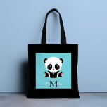 Tote Bag Monogram Cute Panda Personnalisé Bubble Gum Bleu<br><div class="desc">Un mignon ours de panda assis par terre sur un arrière - plan bleu gomme à bulles. Personnalisez avec votre monogramme et nom ou supprimez du texte dans les zones de texte sans nom.</div>