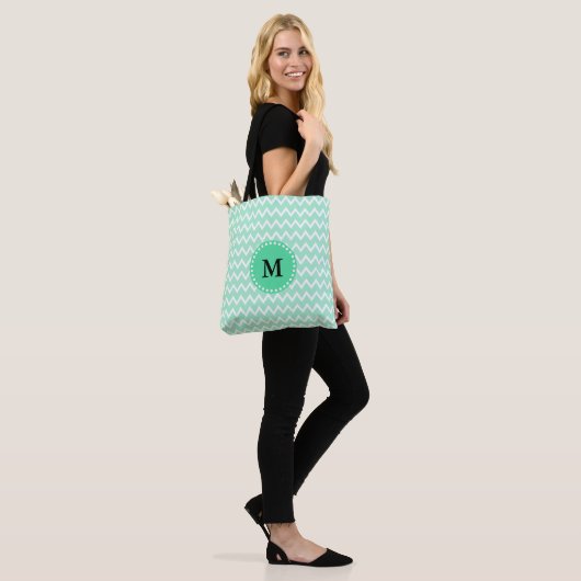 Tote Bag Monogram Mint Green et White Chevron Motif (Sur le modèle)