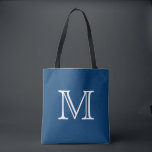 Tote Bag Monogramme blanc bleu nautique<br><div class="desc">Ce fourre-tout est sûr d'aller bien à un favori ! Conçu à une belle nuance de bleu nautique, ce sac fourre-tout peut être customisé avec un monogramme ou une initiale de votre choix. Fait grand fourre-tout pour la plage, des vacances, voyage, livres, métiers, ou pour votre sac quotidien.</div>