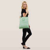 Tote Bag Monogramme de plage rayé vert côtier blanc (Sur le modèle)