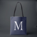 Tote Bag Monogramme et nom personnalisés bleu marine<br><div class="desc">Monogramme personnalisé et cadeau de nom caractéristiques monogramme personnalisé et nom dans le style de police serif classique. Parfait pour les mariages,  les vacances,  les réunions de famille et pour toutes les occasions spéciales.</div>