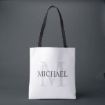 Tote Bag Monogramme et nom personnalisés classiques<br><div class="desc">Monogramme personnalisé et cadeau de nom caractéristiques personnalisées nom en gris et monogramme en gris clair comme arrière - plan, dans le style de police serif classique, sur arrière - plan blanc. Parfait comme cadeau de vacances, faveurs de réunion familiale, merci cadeau pour les groomsmen et cadeau pour toutes les...</div>