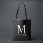 Tote Bag Monogramme et nom personnalisés en noir<br><div class="desc">Monogramme personnalisé et cadeau de nom caractéristiques monogramme personnalisé et nom en blanc classique style de police serif sur arrière - plan noir. Parfait comme cadeau de vacances,  faveurs de réunion familiale et cadeau pour toutes les occasions spéciales.</div>