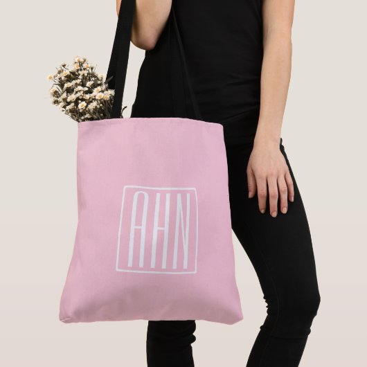 Tote Bag Monogramme initial | Blanc sur rose clair (De près)
