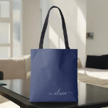 Tote Bag Monogramme moderne bleu marine et blanc<br><div class="desc">Découvrez notre collection de monogrammes modernes bleu et blanc de la Marine : Élevez votre décor de maison avec notre collection sophistiquée avec un schéma de couleurs bleu marine et blanc contemporain. Chaque pièce est minutieusement conçue pour exsuder l'élégance et le style, parfait pour ajouter une touche de modernité à...</div>