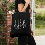 Tote Bag Monogramme noir moderne<br><div class="desc">Faites une déclaration avec ce superbe monogramme noir et blanc sac fourre-tout. Ce sac élégant offre des lettres de script modernes dans un design élégant qui fera tourner les têtes partout où vous allez. Avec beaucoup de place pour vos essentiels et un style unique, ce sac est sûr de devenir...</div>