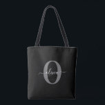 Tote Bag Monogramme personnalisé Nom de script noir blanc g<br><div class="desc">Ce monogramme élégant et design de nom de script peut être offert en cadeau pour un anniversaire, mariage, douche nuptiale, anniversaire, fête des mères ou toute occasion. Il peut être personnalisé avec l'initiale et le nom de la personne. Vous pouvez modifier la police, la couleur de police, la taille de...</div>