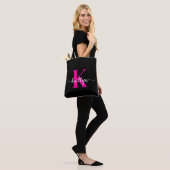Tote Bag Monogramme Rose Chaude Noir (Sur le modèle)