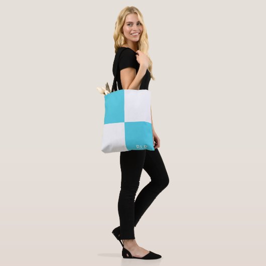 Tote Bag Monogramme simple bleu clair et blanc Carrés (Sur le modèle)