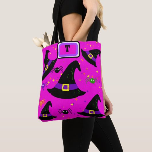 Tote Bag Monogramme Sorcières roses Casquettes d'Halloween (De près)