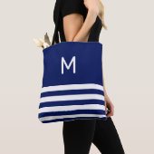 Tote Bag Monogramme sur fond rayé bleu et blanc (De près)