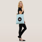 Tote Bag Monogramme Turquoise et Blanc Chevron (Sur le modèle)