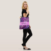 Tote Bag Monogramme Violet Abstrait Brillant Texture Rose (Sur le modèle)