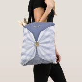 Tote Bag Monogrammed Dusty Blue Jewel Textile Illusion Tot (De près)