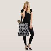 Tote Bag Motif Argyle Alien Noir et Blanc (Sur le modèle)