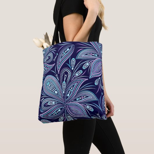 Tote Bag Motif bleu pointillé avec cachemire et perles. Nom (De près)