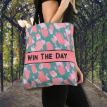 Tote Bag Motif coloré Abstrait<br><div class="desc">Obtenez un peu de motivation avec ce sac fourre-tout de devis inspirant. "Win The Day" sur l'avant et le dos en vintage noir police moderne qui a un peu de Gatsby vibe. Mais vous pouvez aussi changer le texte pour un rappel ou un nom rapide différent ou autre si vous...</div>