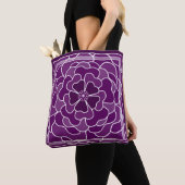 Tote Bag Motif de fleurs abstraites violet foncé (De près)