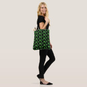 Tote Bag Motif de trèfle vert à quatre feuilles sur noir (Sur le modèle)