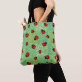 Tote Bag Motif de vert de pétales de coccinelle (De près)