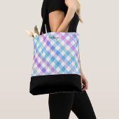 Tote Bag Motif Iridescente En vichy bleu avec Monogramme (De près)