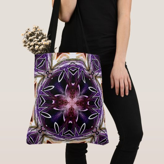 Tote Bag Motif kaléidoscope cosmique violet et magenta (De près)