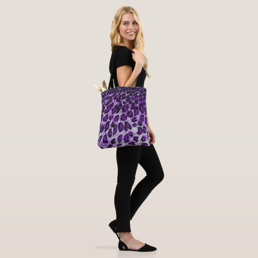 Tote Bag Motif Leopard noir violet design d'impression (Sur le modèle)