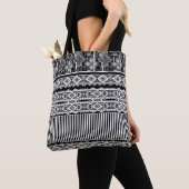 Tote Bag Motif noir et blanc avec dentelle et patchwork (De près)