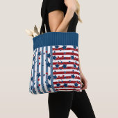 Tote Bag Motif rayé étoile dans les tons rouge et bleu lanc (De près)