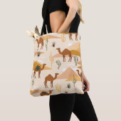 Tote Bag Motif sans couture avec chameaux, dunes et cactus. (De près)