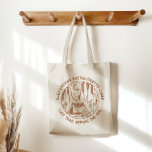 Tote Bag Mountain Camping Week-end Bachelorette Party<br><div class="desc">Préparez-vous à votre fête de bachelorette en camping de montagne avec notre Sac fourre-tout! Conçu pour les aventures en plein air, ce sac allie fonctionnalité et style. Que vous soyez à la recherche de sentiers ou de détente au bord du feu de camp, ce sac fourre-tout est un accessoire incontournable...</div>