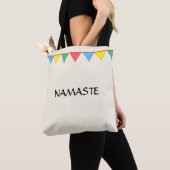 Tote Bag Namaste Drapeaux multicolores sur l'ivoire (De près)