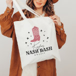 Tote Bag Nash Bash Nashville Cowgirl Bachelorette Party<br><div class="desc">Bienvenue amis à votre cowgirl disco ou week-end de bachelorette à thème occidental avec ces sacs fourre-tout personnalisés mignons. Design présente une illustration de bottes de cow-boy rose rose poussiéreuse avec "Nash Bash" en dessous. Faites-le vous en ajoutant le nom de la mariée dans le script et l'année en chiffres...</div>